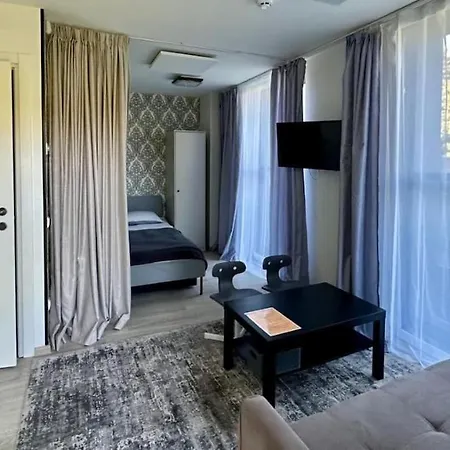 Vaivorykstes Namai With Heated Pool By Hostlovers Palanga